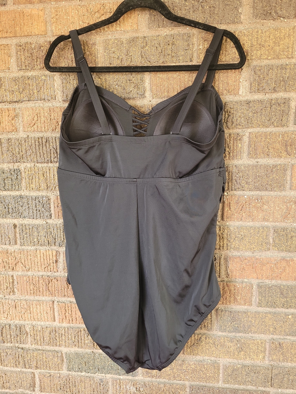 Women’s Black Ruched One-Piece Swimsuit with Crisscross Detail Torrid Size 2 - Picture 9 of 12
